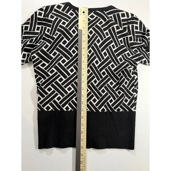 White House Black Market Geometric Snap Front Cardigan Sweater Black White Small - Picture 8 of 10